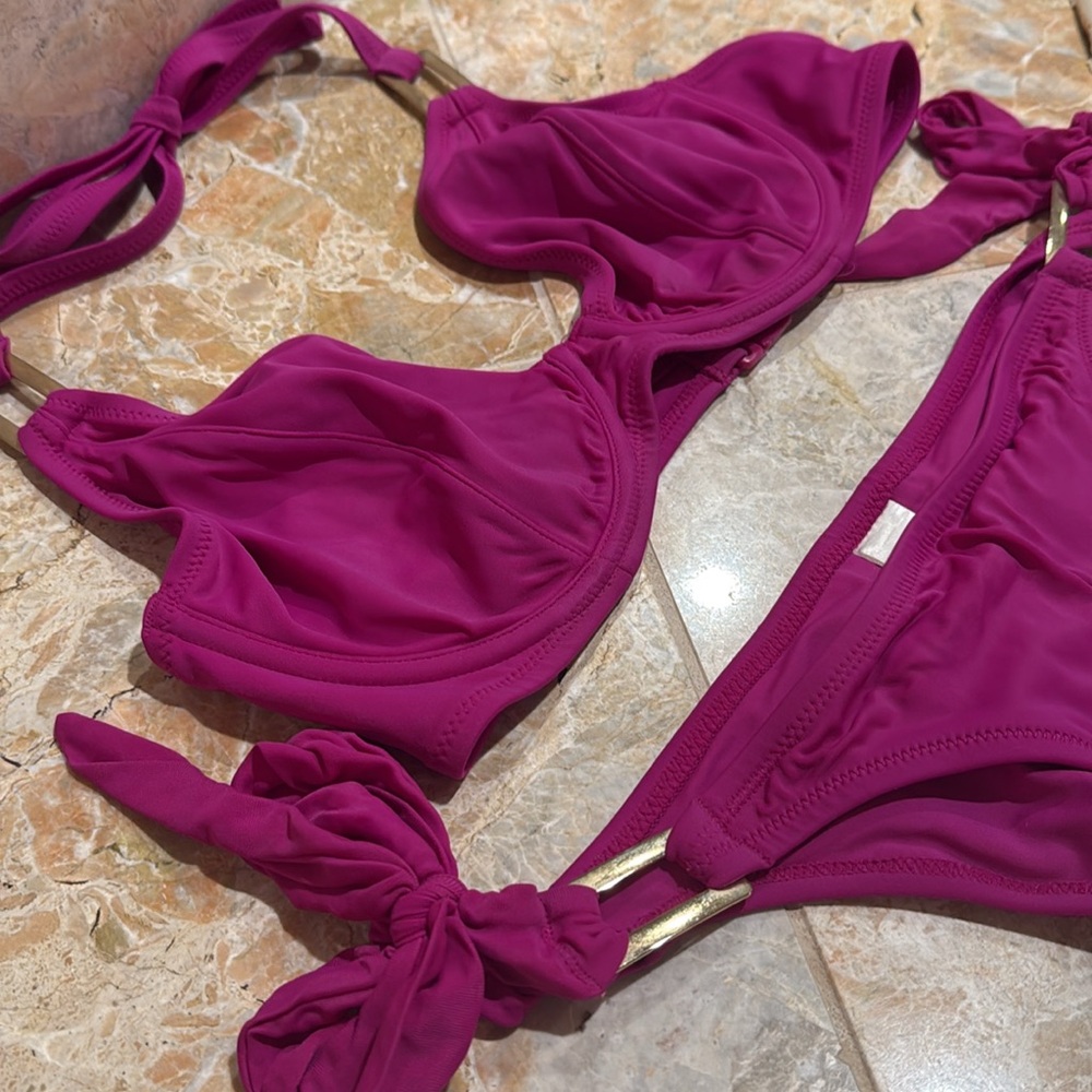 Women’s bikini with underwire boning detail